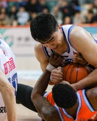 开云登录入口地址-卫冕冠军轰然倒下！榜首一夜易主，北京连升2位，7-12乱成一锅粥