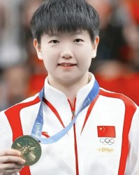 开云官方网站-日本记者：孙颖莎在巴黎奥运领奖台上笑容满面 回训练场失声痛哭